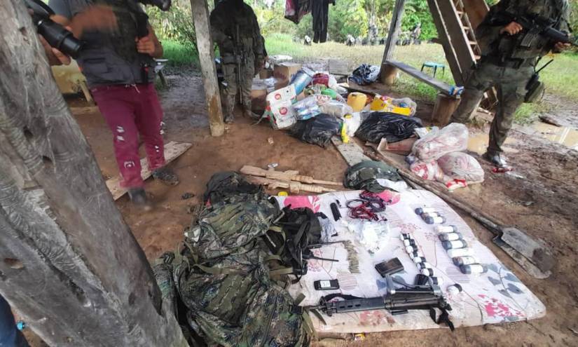 Militares descubren una base de descanso clandestina en la frontera con Colombia