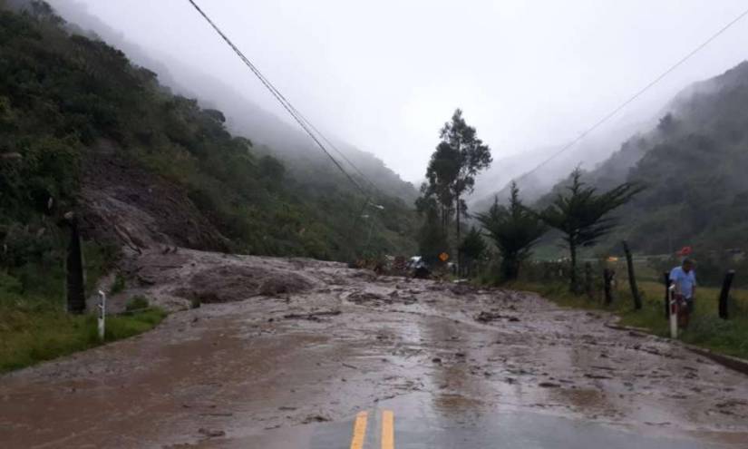 Deslizamientos de tierra en Riobamba tras intensas lluvias