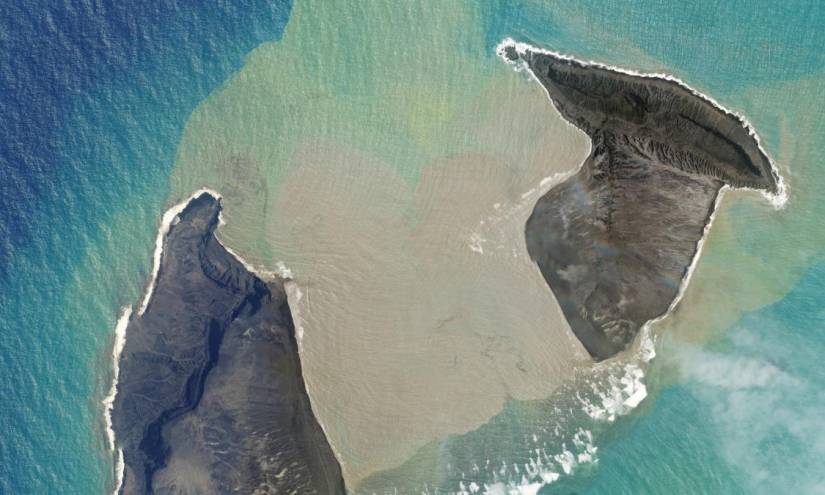 Tonga presenta un paisaje lunar por la ceniza tras la erupción del volcán submarino