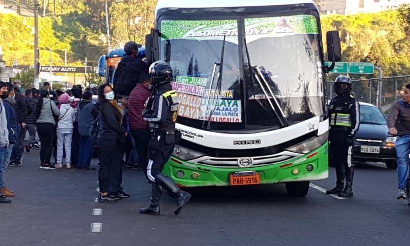 Quito: ciudadanos reportan complicaciones para movilizarse en bus