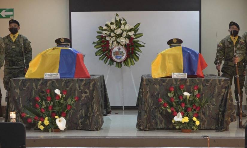 Los restos del los soldados fueron velados en una dependencia militar en Tulcán.