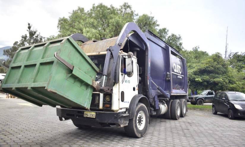 Imagen referencial sobre el servicio de recolección de basura en Quito.