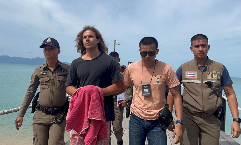 Daniel Sancho siendo detenido por la policía tailandesa.