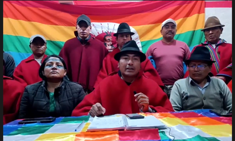 El presidente de la Conaie, Leonidas Iza (c), anunció que la protesta seguirá.