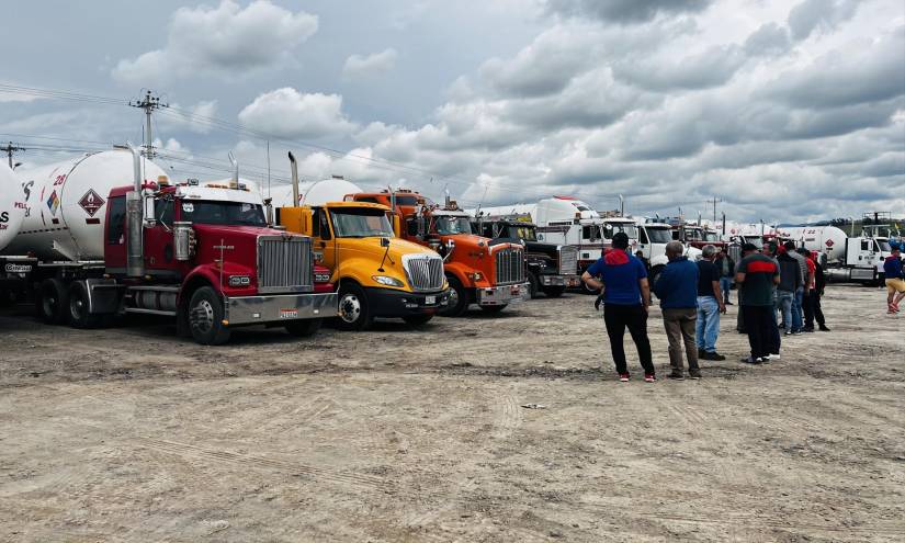 Transporte pesado colombiano transitará por Ecuador, por emergencia vial en el Cauca
