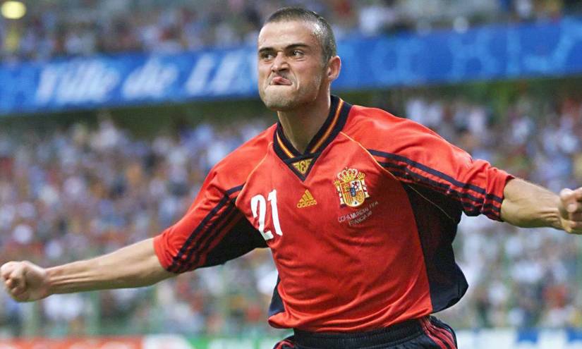 Luis Enrique, actual DT de España, festeja el tanto que le marcó a Bulgaria en el Mundial de Francia 1998.