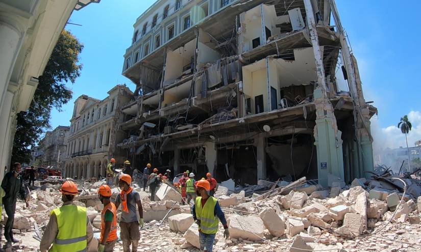 Una explosión destruye parte del hotel Saratoga, en La Habana, cerca del Capitolio