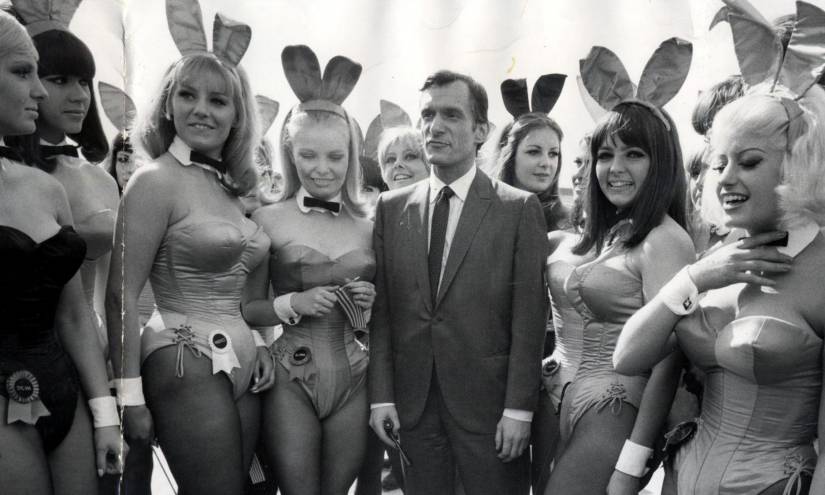 Hugh Hefner y algunas de las integrantes de la mansión en una imagen de archivo.
