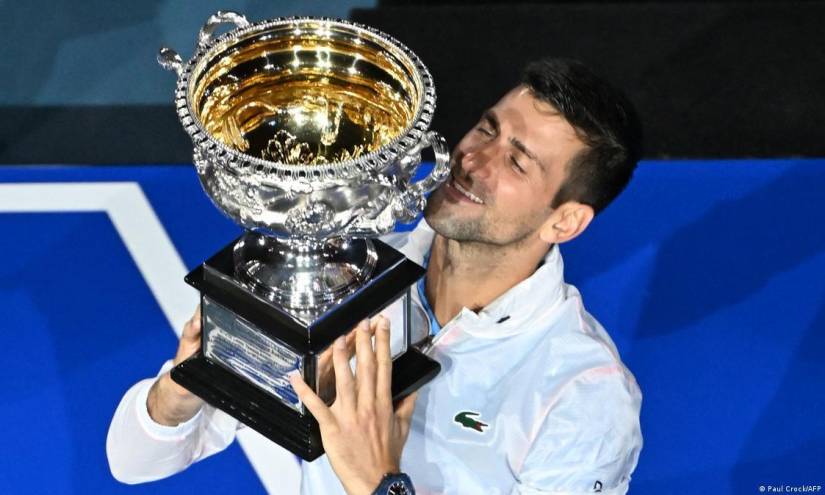 Novak Djokovic celebrando un título más.