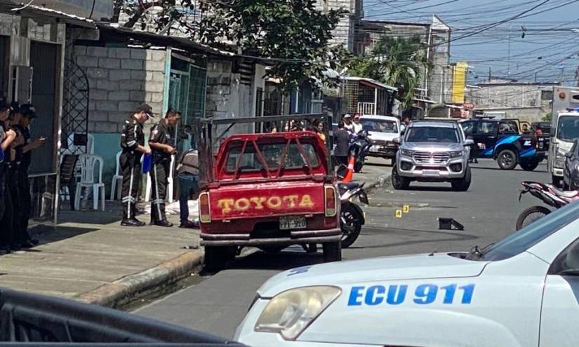 Grupos especializados de la Policía acudieron a la emergencia.