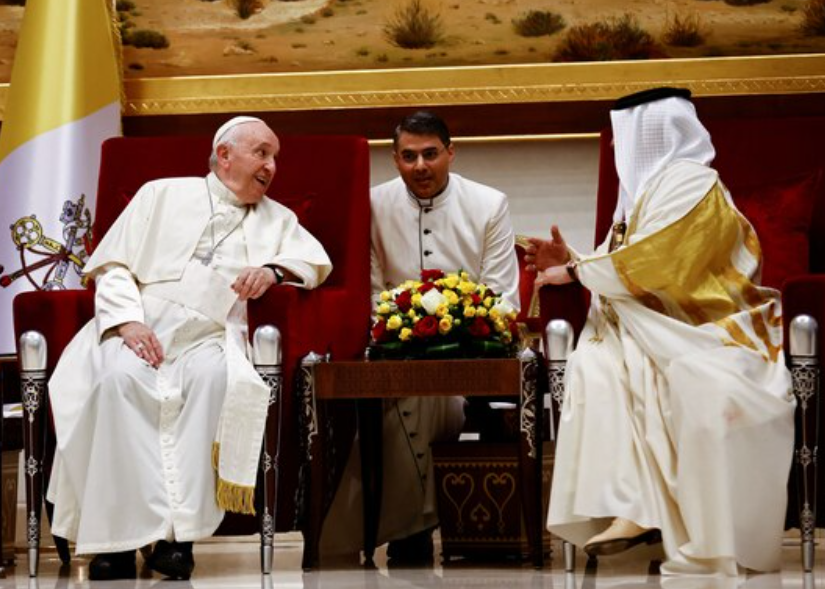 El Papa Francisco junto al rey Hamad Bin Isa Al Khalifa