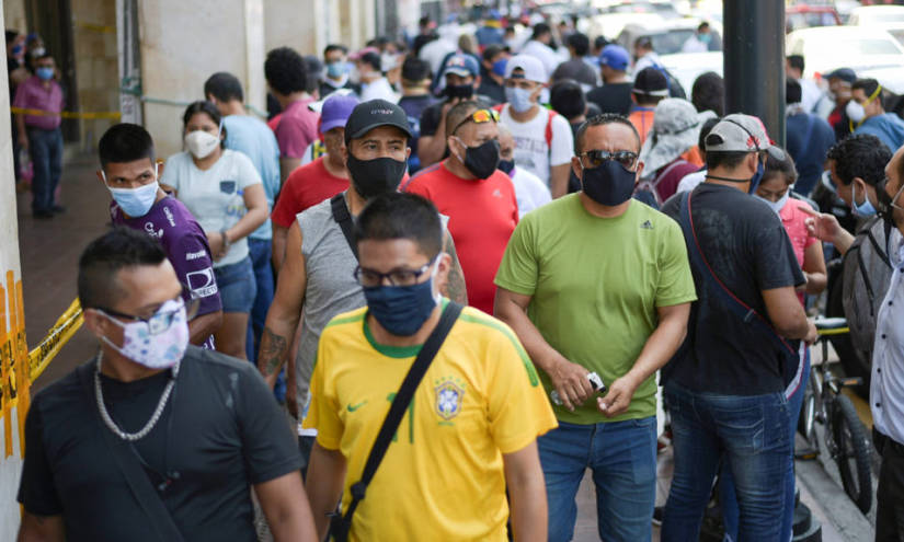 COE de Guayaquil insiste en vacunación masiva sobre repunte de Covid