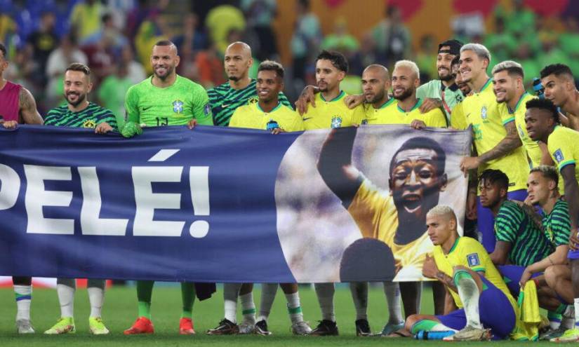 Jugadores de Brasil rindieron homenaje a Pelé durante el Mundial de Qatar 2022.
