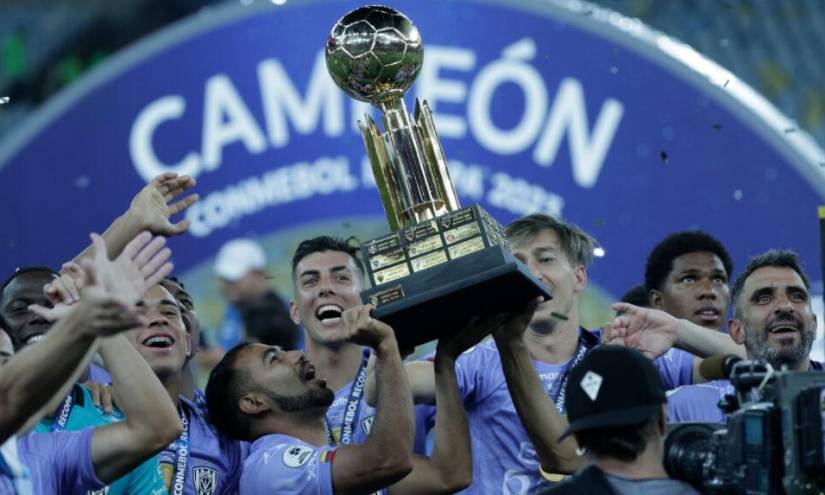 Indpendiente del Valle se enfrentó en 23 ocasiones ante equipos brasileños, consiguió 10 victorias, igualó 4 y cayó derrotado en 9 ocasiones