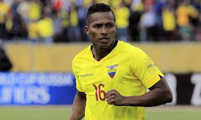 Antonio Valencia critica el arbitraje en el Brasil-Ecuador
