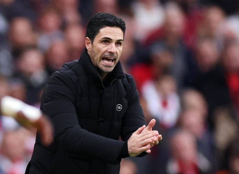 El entrenador del Arsenal, Mikel Arteta, llenó de elogios a Piero Hincapié.