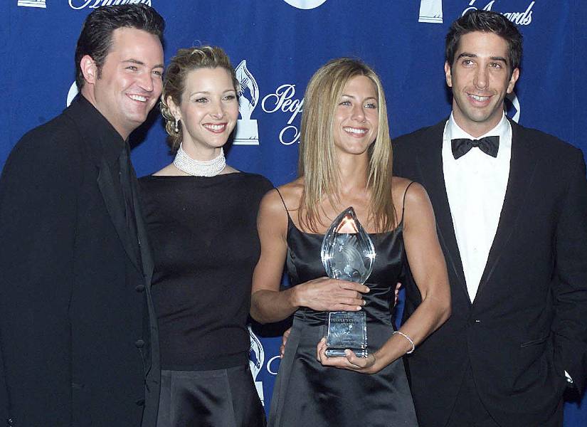 Imagen de enero del 2000. Matthew Perry, Lisa Kudrow, Jennifer Aniston y David Schwimmer en la edición 26 de los People's Choice Awards.