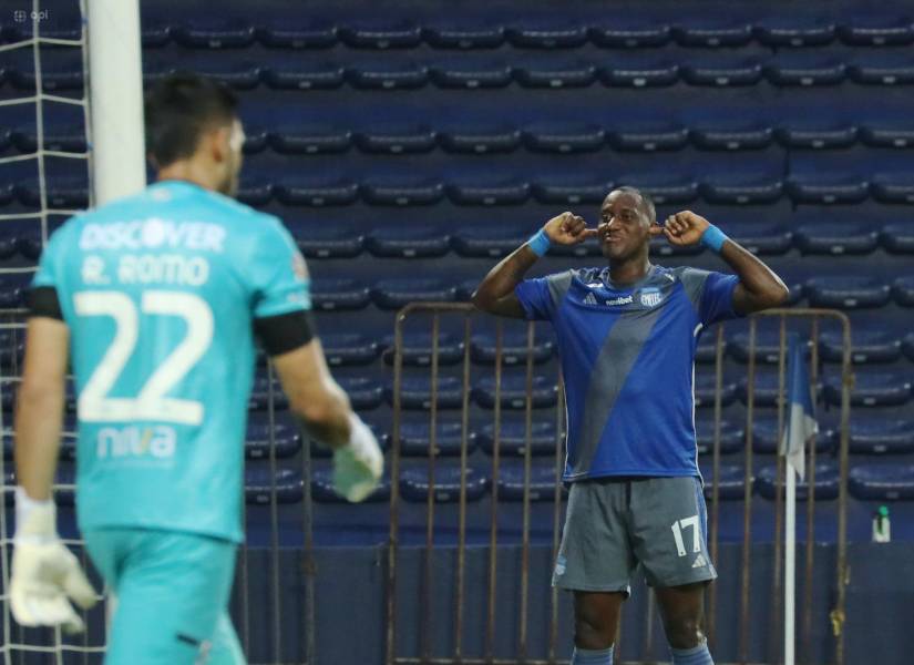 Jaime Ayoví también anotó desde el punto penal en el triunfo de Emelec.