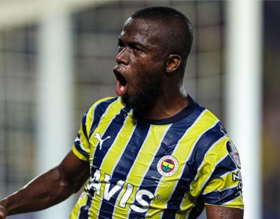 Chalo Vargas, representante del jugador ecuatoriano, desmintió un acuerdo con el Internacional de Brasil.