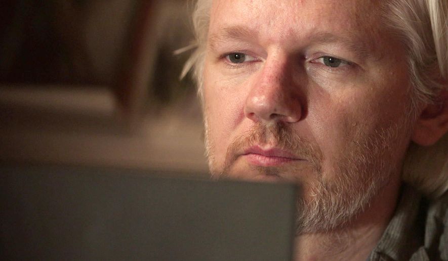 Ecuador suspende acceso a comunicaciones a Assange