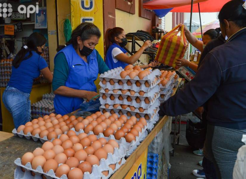 En Cuenca volvió a la normalidad la comercialización de las cubetas de huevos, este 1 de julio, a $ 3,75.