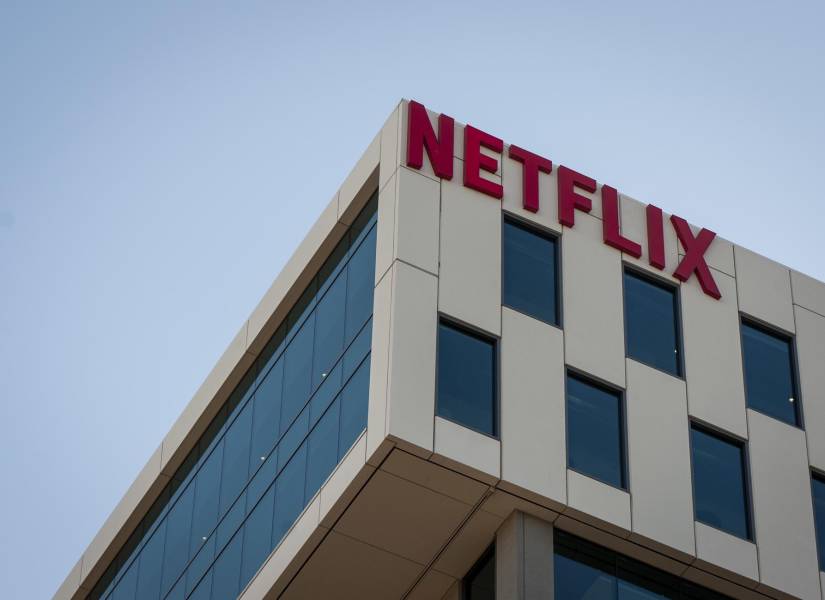 Netflix permitirá descargar contenidos para verlos sin conexión a internet en un mayor número de dispositivos.