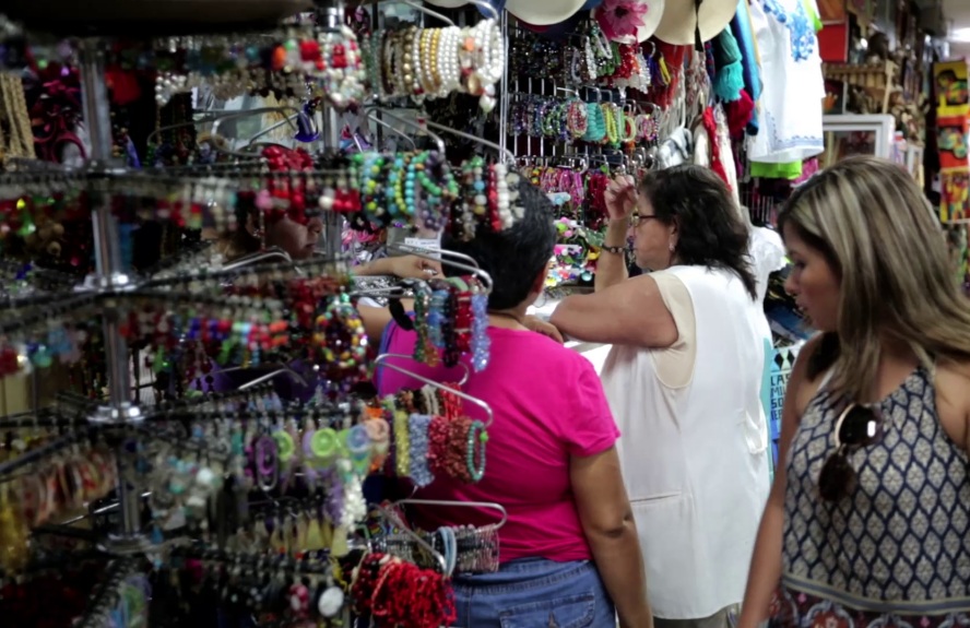 La cultura ecuatoriana vive en los mercados artesanales de Guayaquil