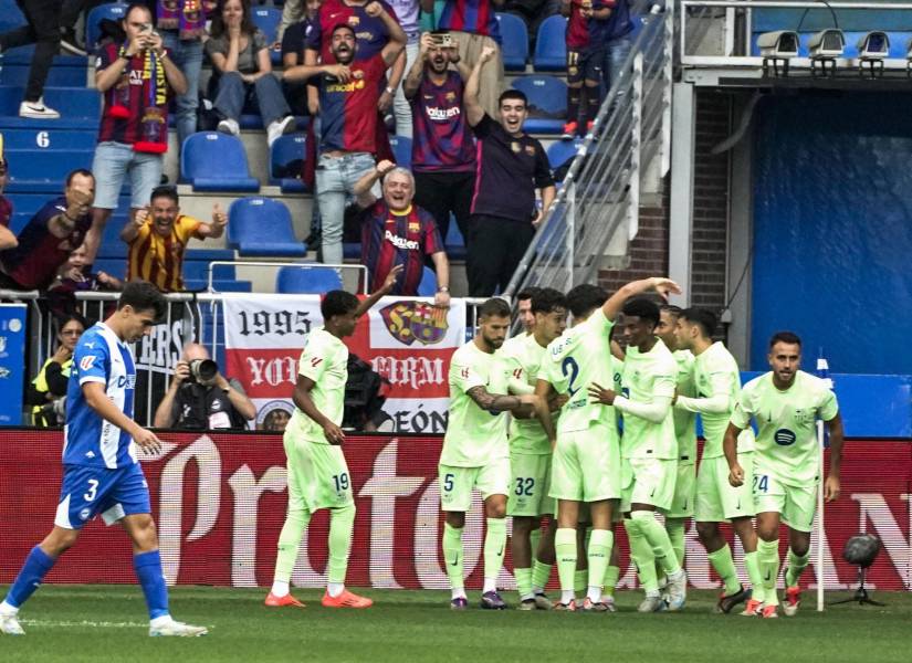 Los jugadores del FC Barcelona celebran la victoria.