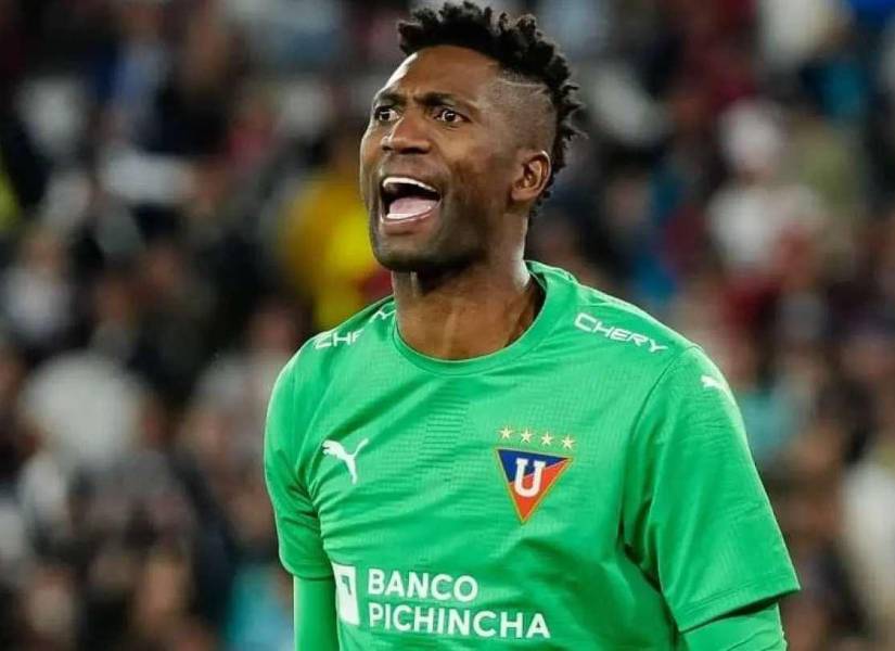 Alexander Domínguez en un partido con Liga de Quito