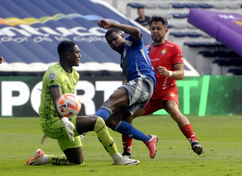El portero de El Nacional, David Cabezas, en el partido contra Emelec por la fecha 29 de la LigaPro
