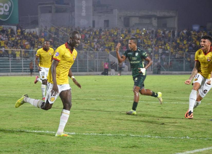 Janner Corozo anotó dos goles en el encuentro entre Barcelona SC y Orense SC.