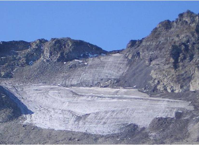 Cueva en el interior del glaciar Morteratsch, en Suiza. Fotografía facilitada por Lander Van Tricht / ETH Zurich, Cátedra de Glaciología.
