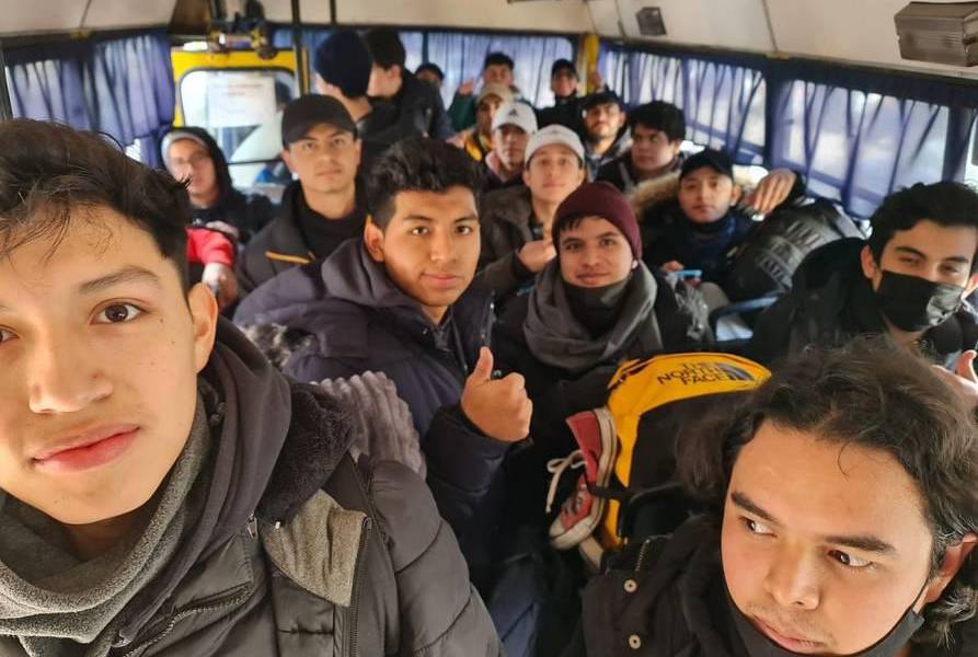 Siete ecuatorianos que venían de Ucrania esperan vuelo humanitario en Polonia