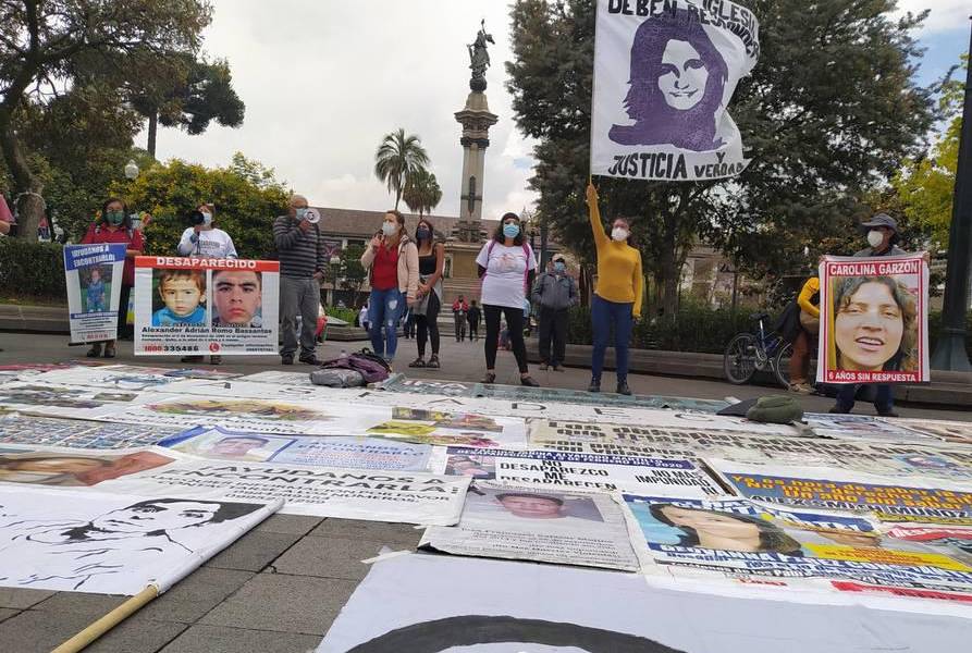 Activistas y familiares recuerdan en marcha a los desaparecidos en Ecuador