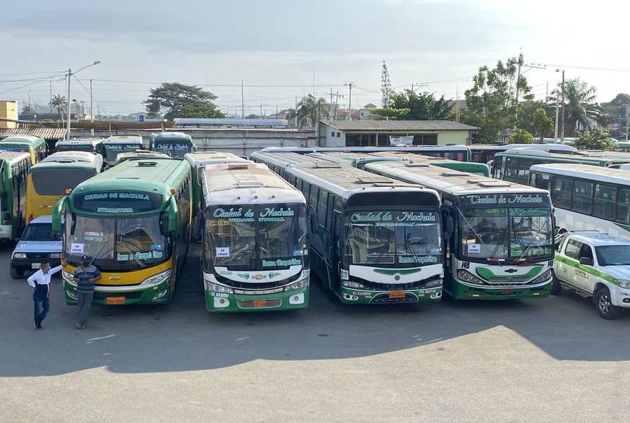 Cuarto día de paralización del transporte urbano en Machala