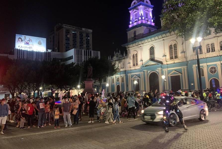 Municipio de Guayaquil abre procesos contra 2 centros comerciales por aglomeraciones