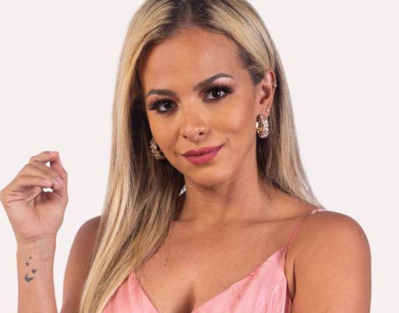 Fabiola Véliz como Paula