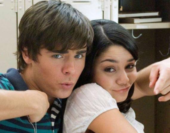 Zac Efron y Vanessa Hudgens en una fotografía de archivo dentro del set de High School Musical.