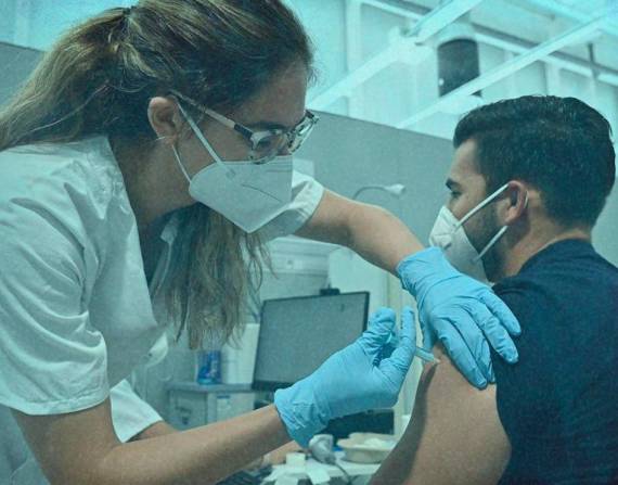 La ministra de salud, Ximena Garzón, dijo que la incidencia del aumento de casos COVID-19 es en todas las edades.