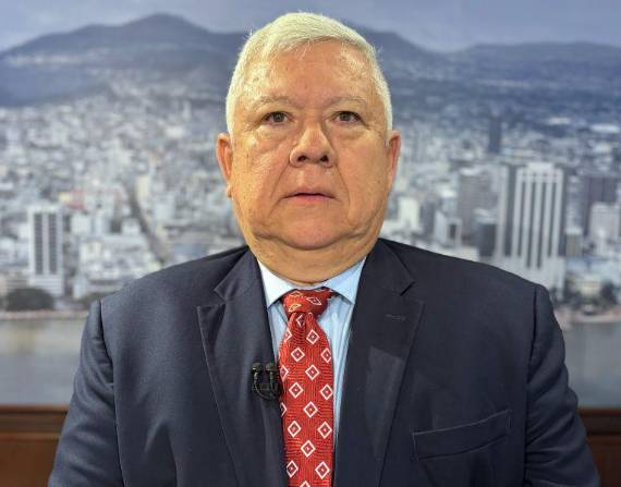 Fausto Ortíz: Exministro de Finanzas | 02-12-2025