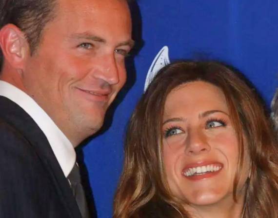 Archivo. Jennifer Aniston es una actriz estadounidense que ha tenido éxito en una variedad de campos, incluyendo la comedia, la dirección y la producción. Es mejor conocida por su papel de Rachel Green en la exitosa serie de televisión Friends, que le valió el reconocimiento mundial.