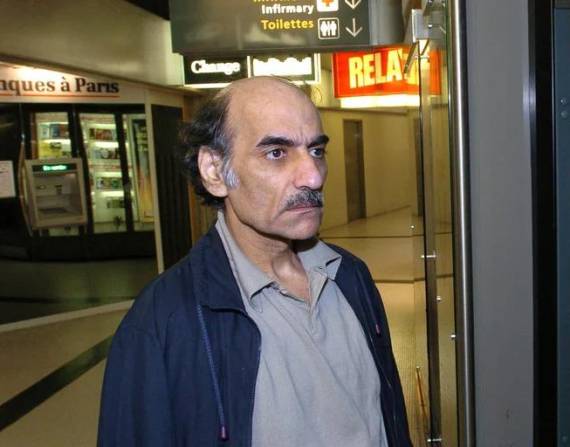 Mehran Karimi Nasseri en el aeropuerto Charles de Gaulle en 2004