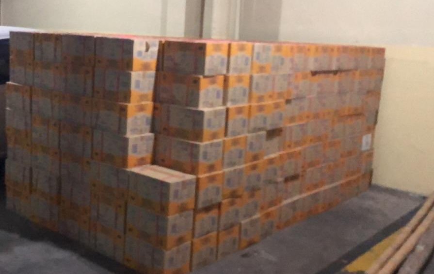 Decomisan cientos de cajas con insumos médicos en Guayaquil