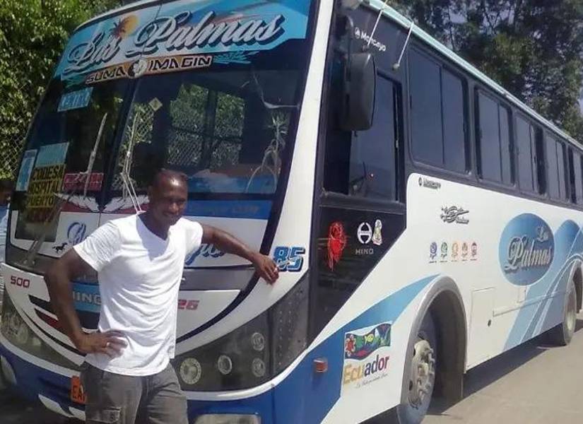Ebeleio Ordóñez, exdelantero de El Nacional, ahora conduce un bus en Esmeraldas.