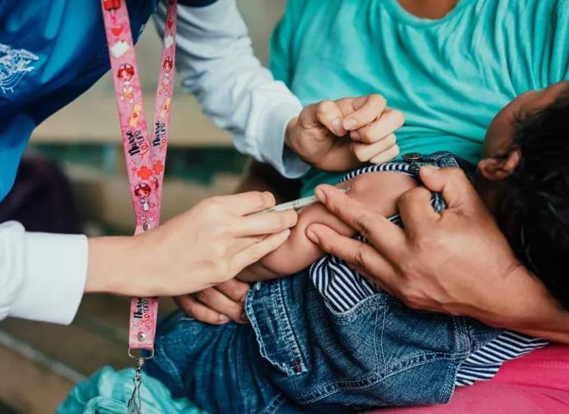 Vacunación a un menor de edad.