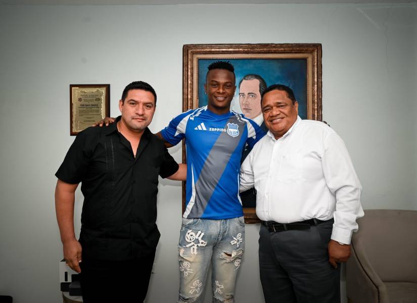 Tin Angulo firmó como jugador de Emelec.
