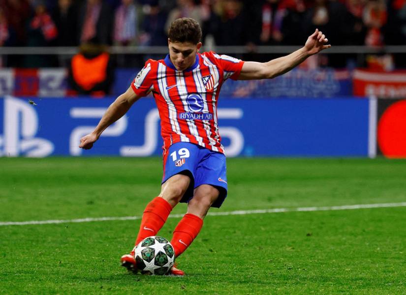 Imagen que determinó el doble toque y la anulación del penal de Julián.