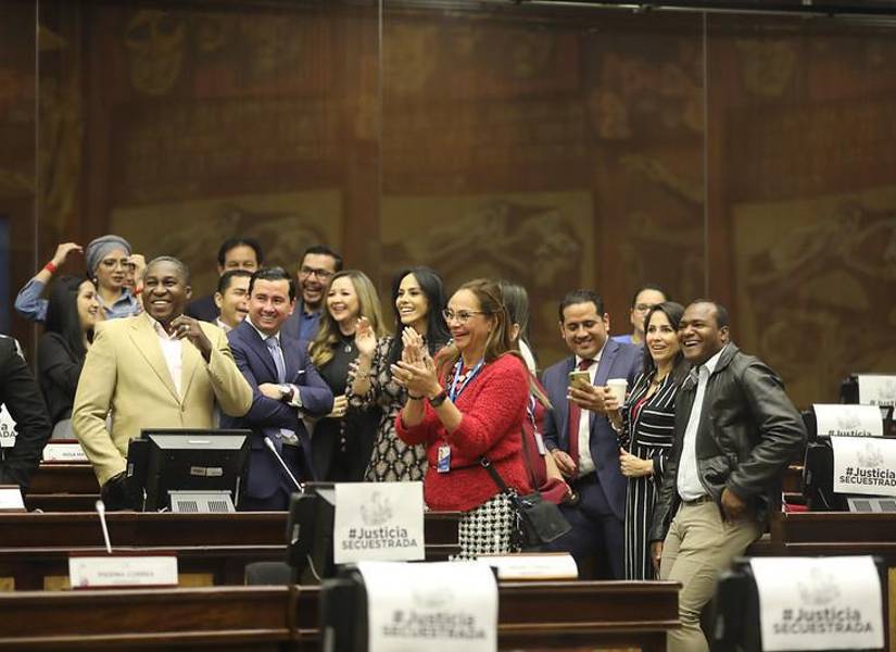 Imagen de la bancada de UNES en la Asamblea Nacional antes de que fracasara su intento de destituir a los vocales del Consejo de la Judicatura.