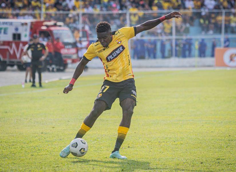 Barcelona SC ya presentó dos ofertas por Michael Carcelén.