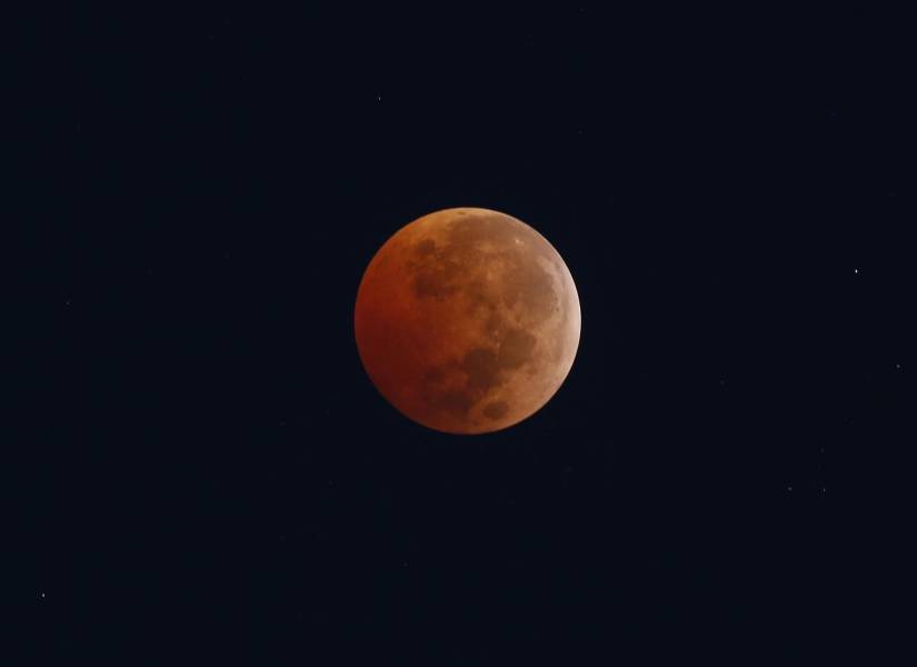 El eclipse lunar visto desde la ciudad mexicana de Guadalajara.